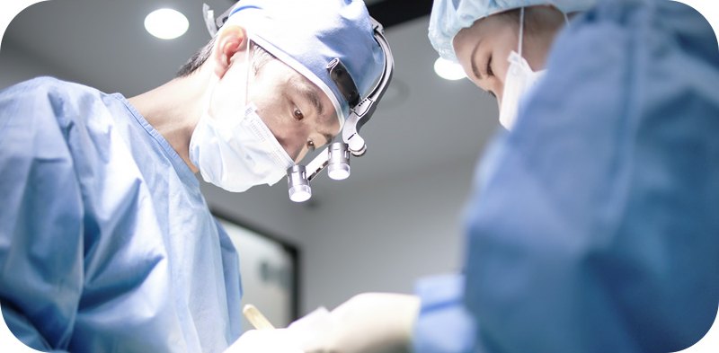 미호 의료진의 코성형 수술 장면